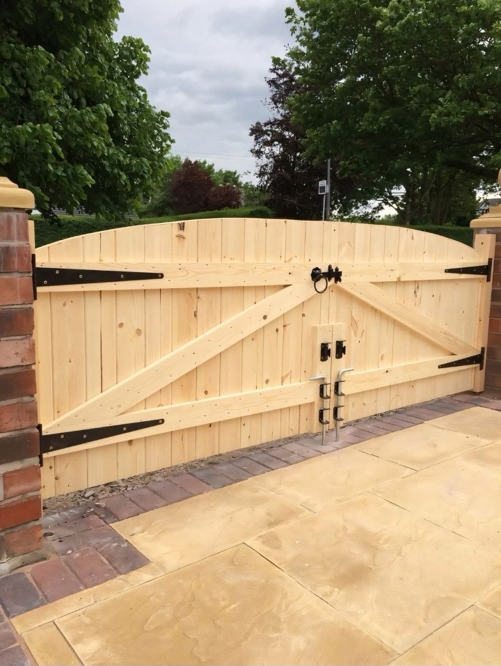 Hand-scribed timber entrance gate for a private estate, Siberian joinery